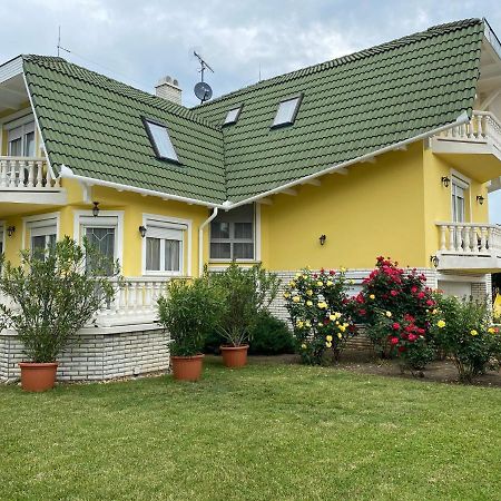 Margareta Apartmanhaz Hajduszoboszlo Exterior photo