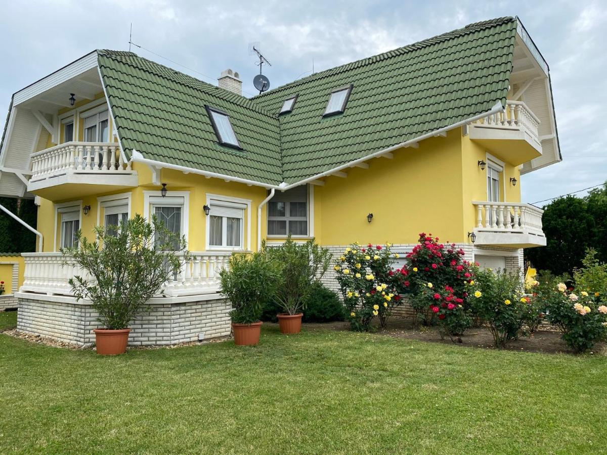 Margareta Apartmanhaz Hajduszoboszlo Exterior photo