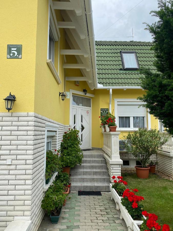 Margareta Apartmanhaz Hajduszoboszlo Exterior photo